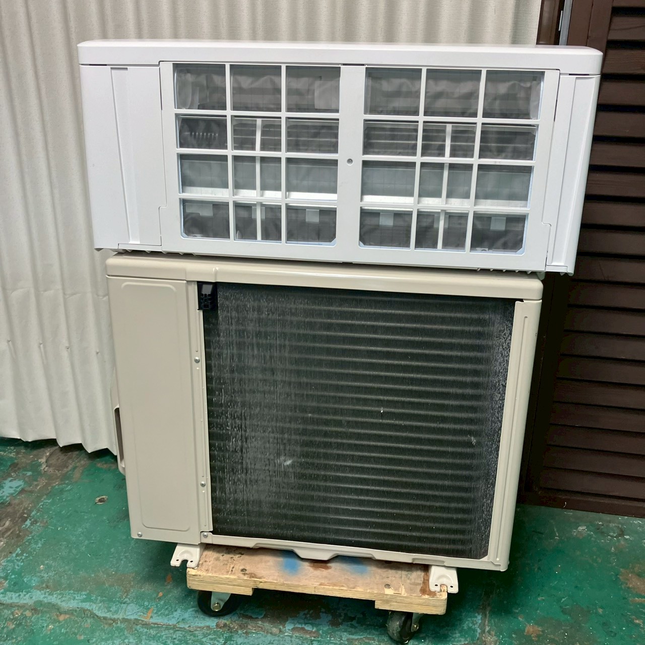 中古エアコン】K07219 富士通 2024年製 AS-R224R 主に6畳用｜兵庫県